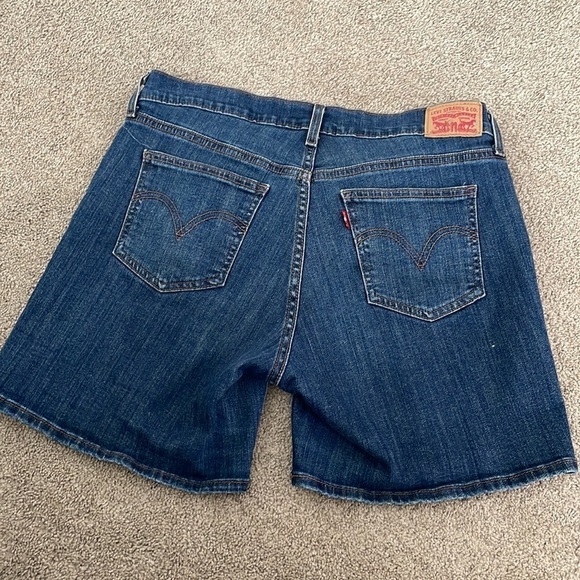 Levi’s High Waisted Shorts - Picture 4 of 8